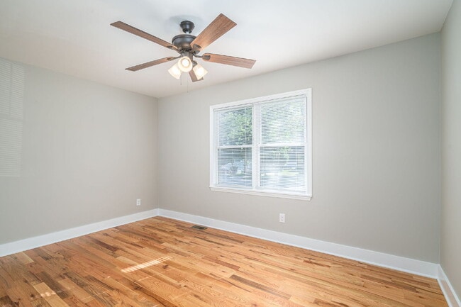 Building Photo - Remarkably Renovated Ranch in the Heart of Maiden!