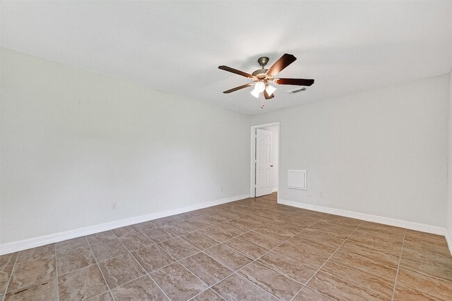 Building Photo - 2223 Courtney Ct