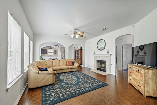 Building Photo - 808 N Creek Blvd