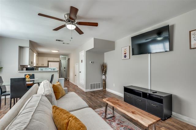 Building Photo - 1100 Thannisch Dr