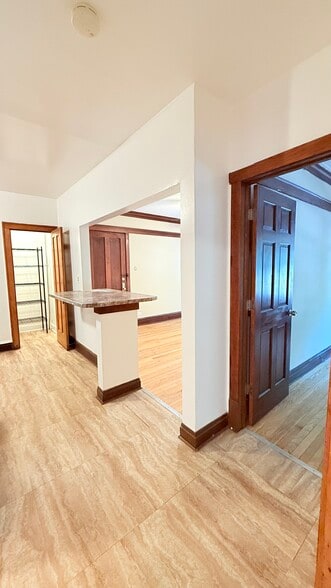 Building Photo - 4453 W Dickens Ave