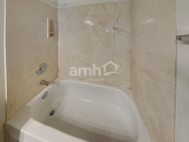 Building Photo - 14228 N 23rd St