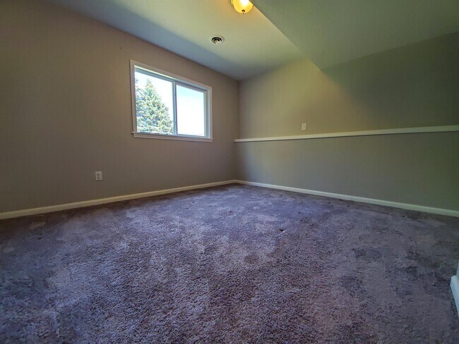 Building Photo - 627 36th St SW