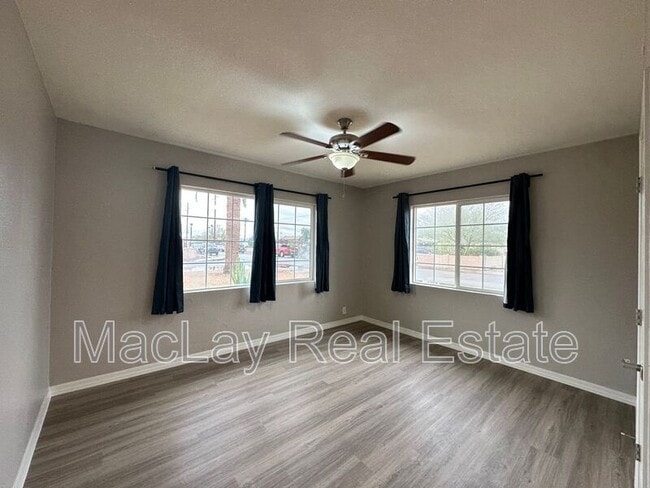 Building Photo - 1802 E Hubbell St