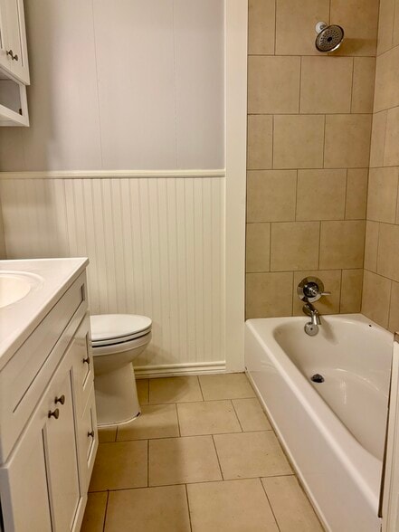 bathroom #2 - 161 Modisette Cir