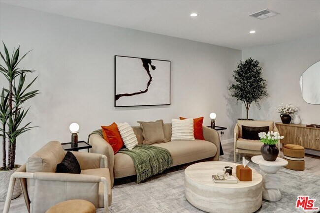 Building Photo - 7300 Franklin Ave