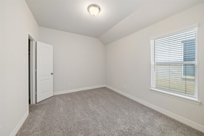 Building Photo - 22642 Rosebush Hl Rd