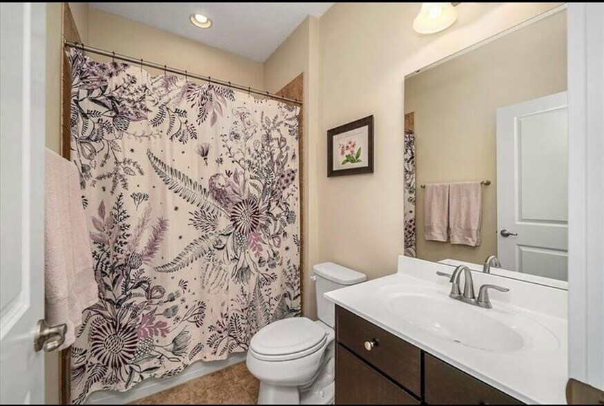 Building Photo - 323 Osona Ln