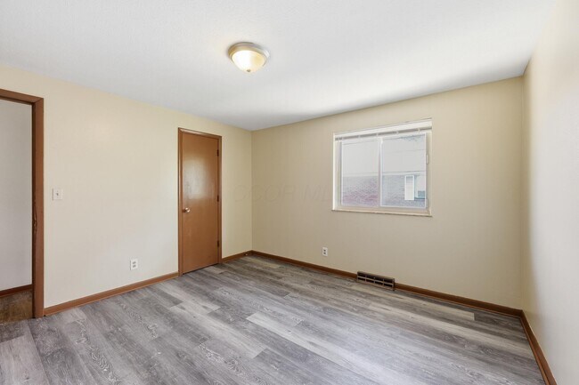 Building Photo - 1759 Lonsdale Rd
