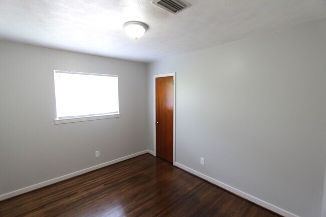 Building Photo - 2307 17th St Ensley