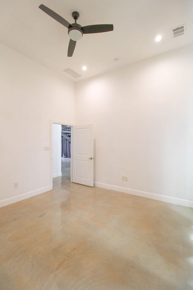 Building Photo - 1223 Hays St