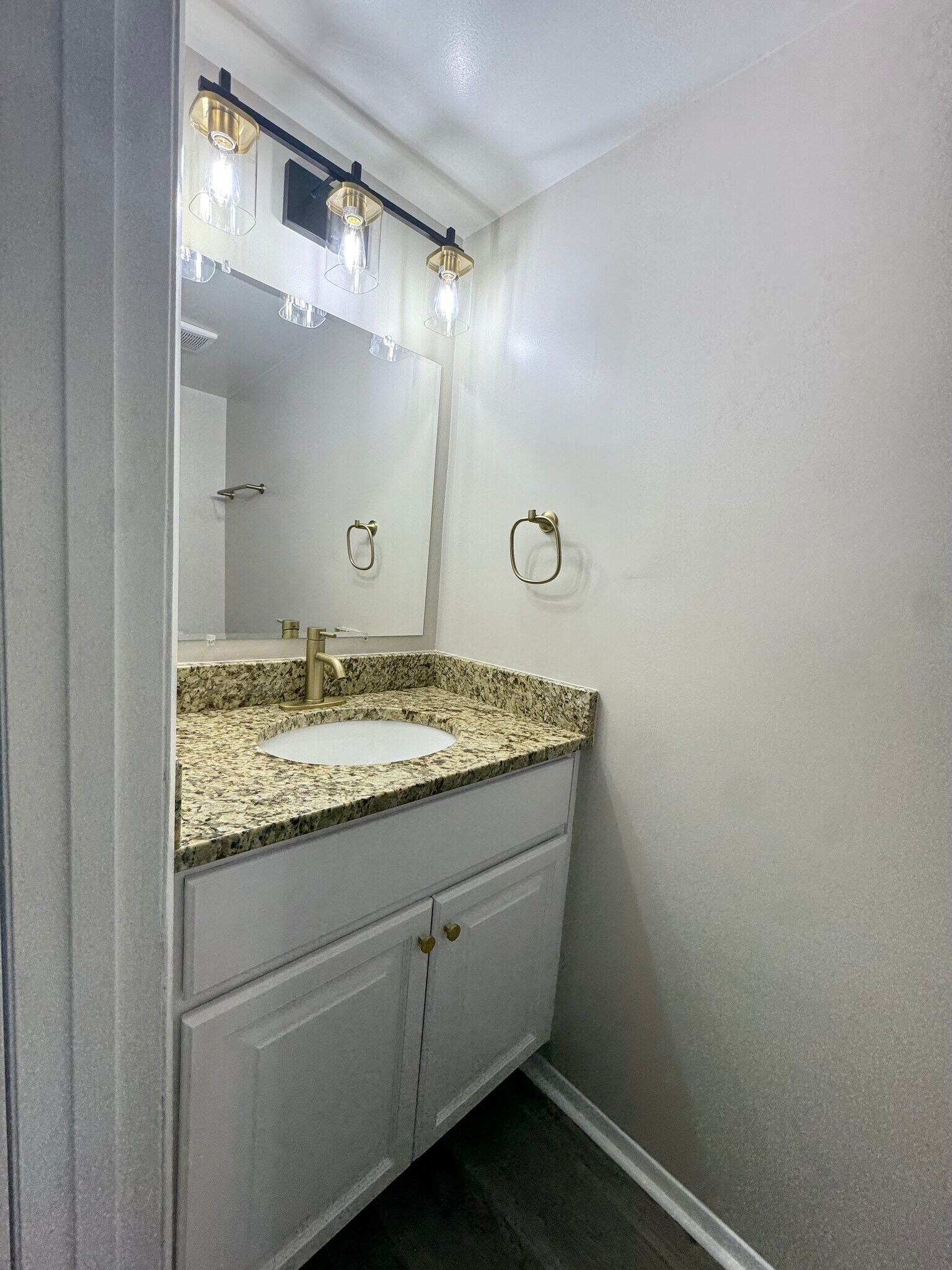 Building Photo - 40 Badger Gate Ct