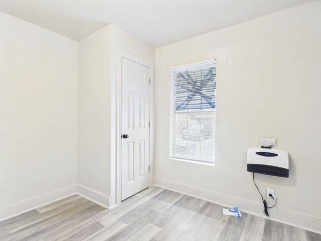 Building Photo - 1111 SW 13th Ave