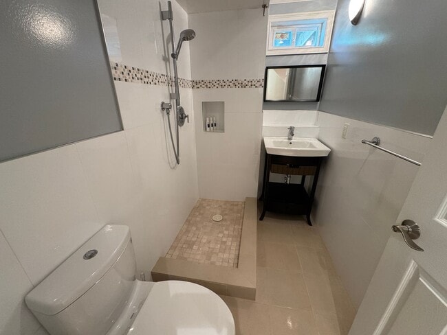 Building Photo - Single Family Home in Prime Sunset Location!
