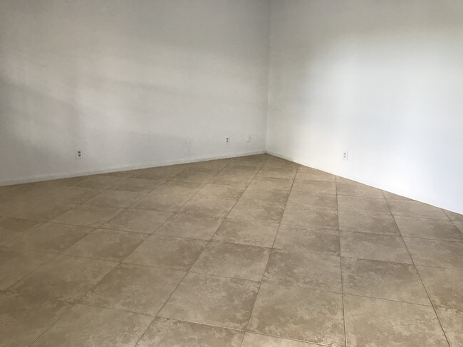 Building Photo - 1305 Periwinkle Pl