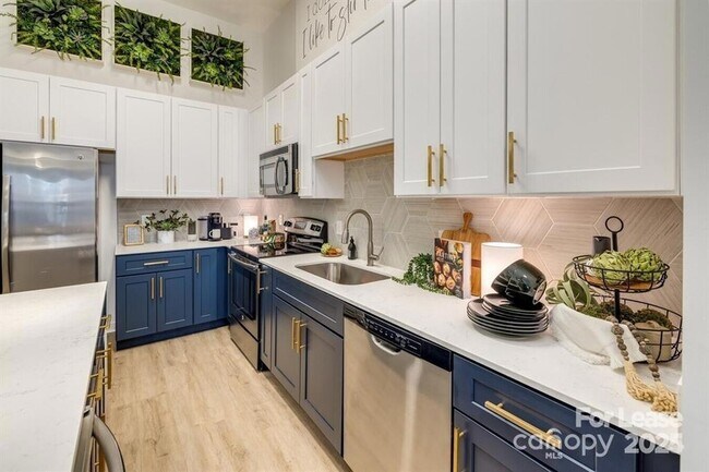 Building Photo - 205 S Kings Dr