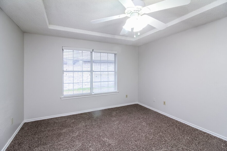 Building Photo - 1205 Hall Rd