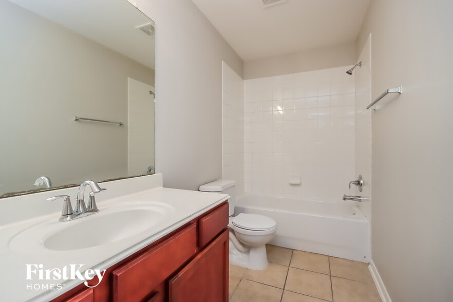 Building Photo - 16426 Rudder Dr