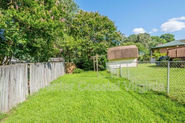 Building Photo - 726 Sunnywood Rd