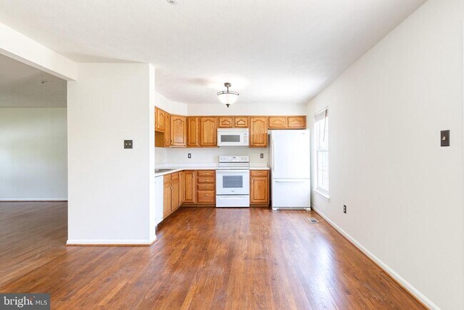 Building Photo - 6 Sandview Ct