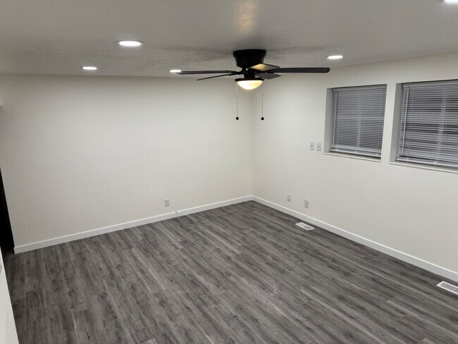 Building Photo - 5579 S 2800 W