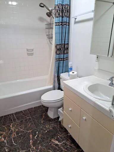 Building Photo - 7030 Magazine St