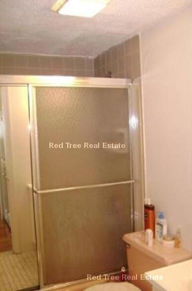 Building Photo - 245 Kelton St