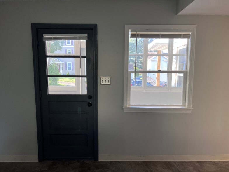 Building Photo - 15 Lamb St