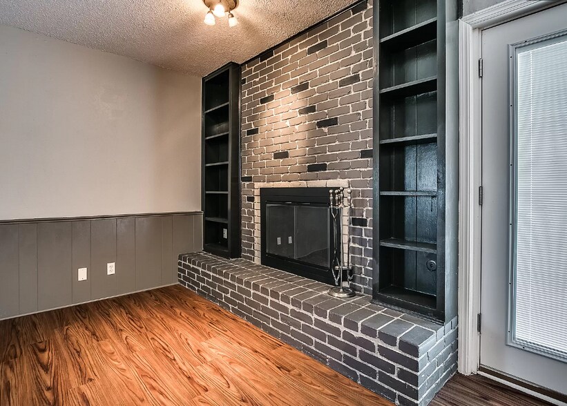 Building Photo - 332 Collier Dr