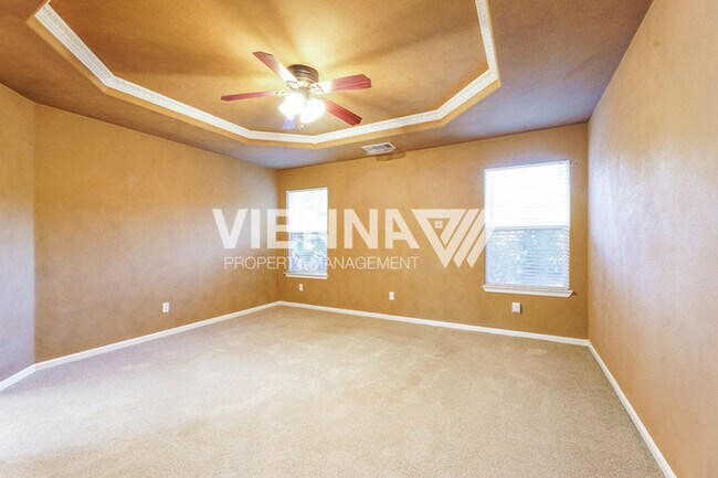 Building Photo - Spacious 4 Bedroom Home in Desirable Neighborhood