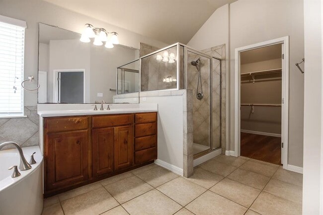 Building Photo - 1003 Suffolk Ct