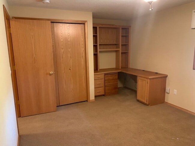 Building Photo - Leasing Special! 3 Bedroom House on Quarter Acre!