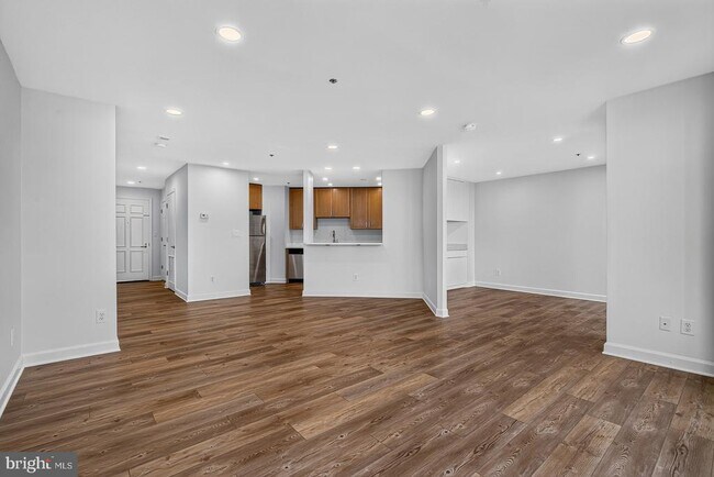 Building Photo - 100 Harborview Dr