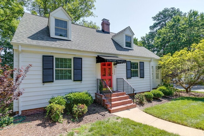 Building Photo - 5000 Bromley Ln