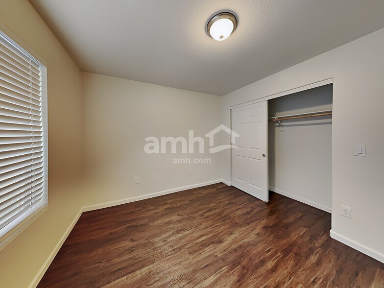 Building Photo - 2107 E Catclaw St