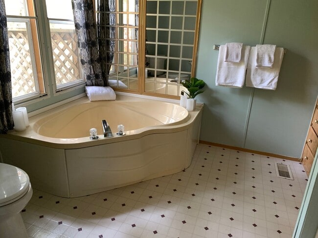 Building Photo - Great Home Near Lake Tomahawk!