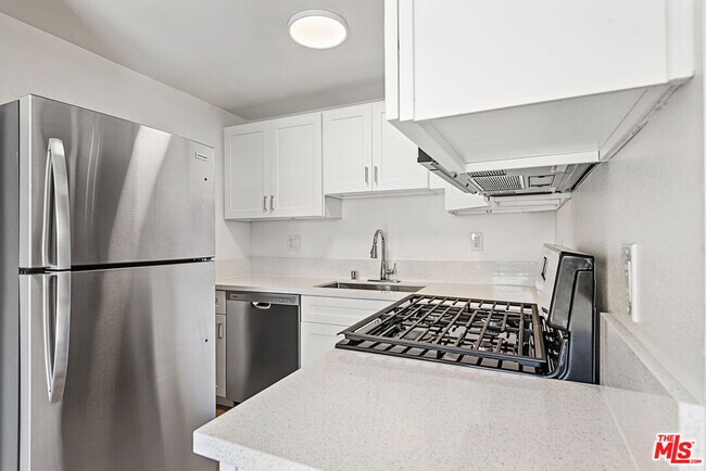 Building Photo - 836 Ashland Ave