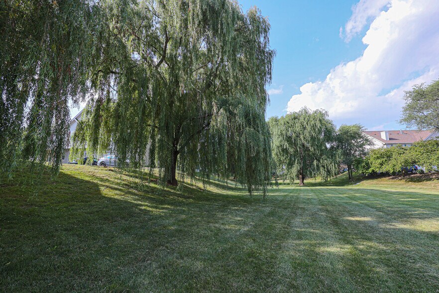 Building Photo - 607 Fox Ridge Dr