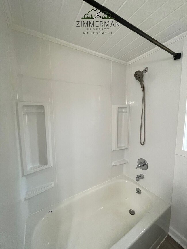 Building Photo - 2 Bedroom for Rent in Cottage Grove