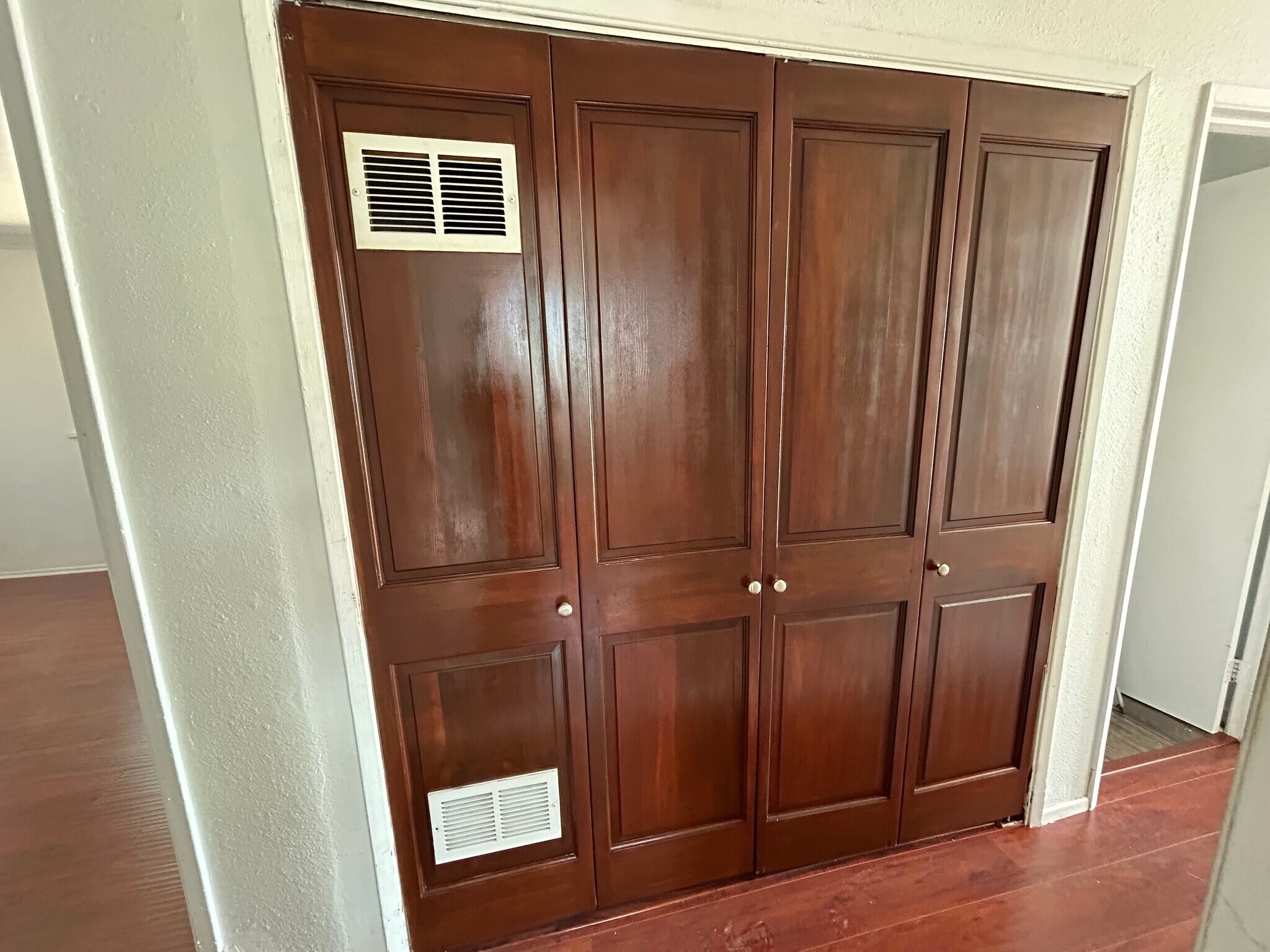 Laundry room doors closed - 1156 N Chicago St