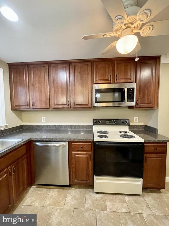 Building Photo - 119 E 11th Ave