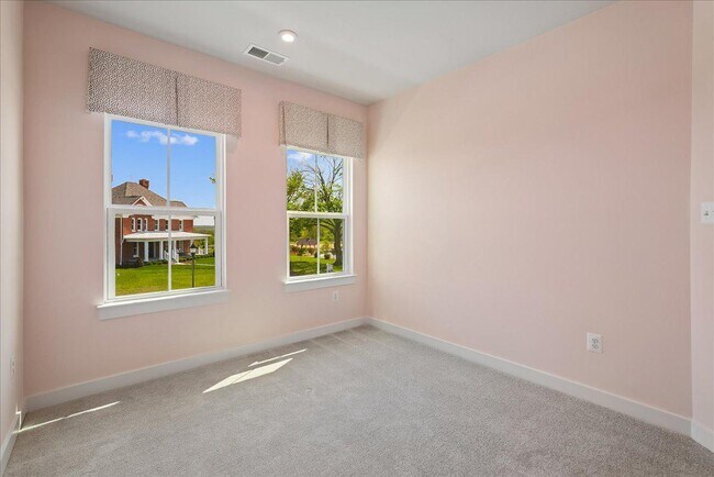 Building Photo - 1303 Potomac View Pkwy