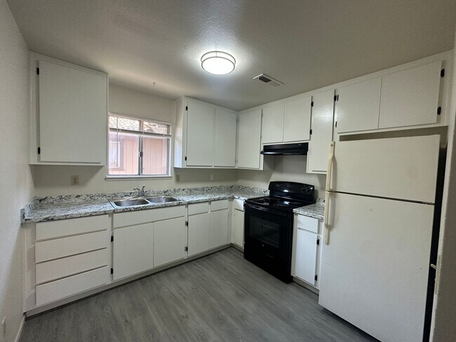Building Photo - 114 S Parsons Ave