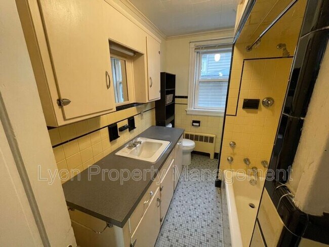 Building Photo - 1393-1395 Main St