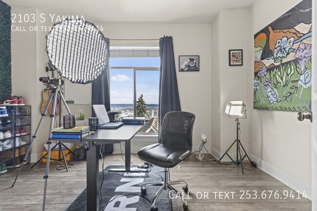 Building Photo - 2103 S Yakima-