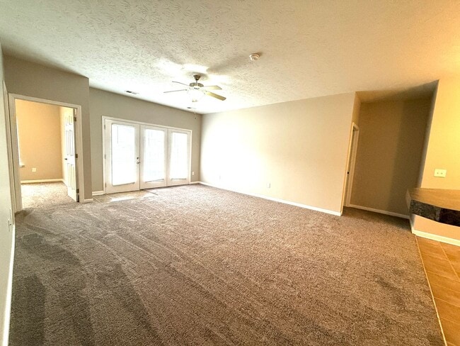 Building Photo - 9400 Clubview Dr