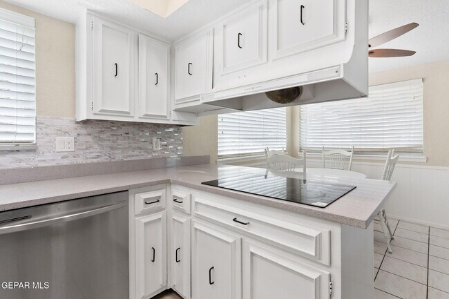 Building Photo - 4871 Los Reales Dr