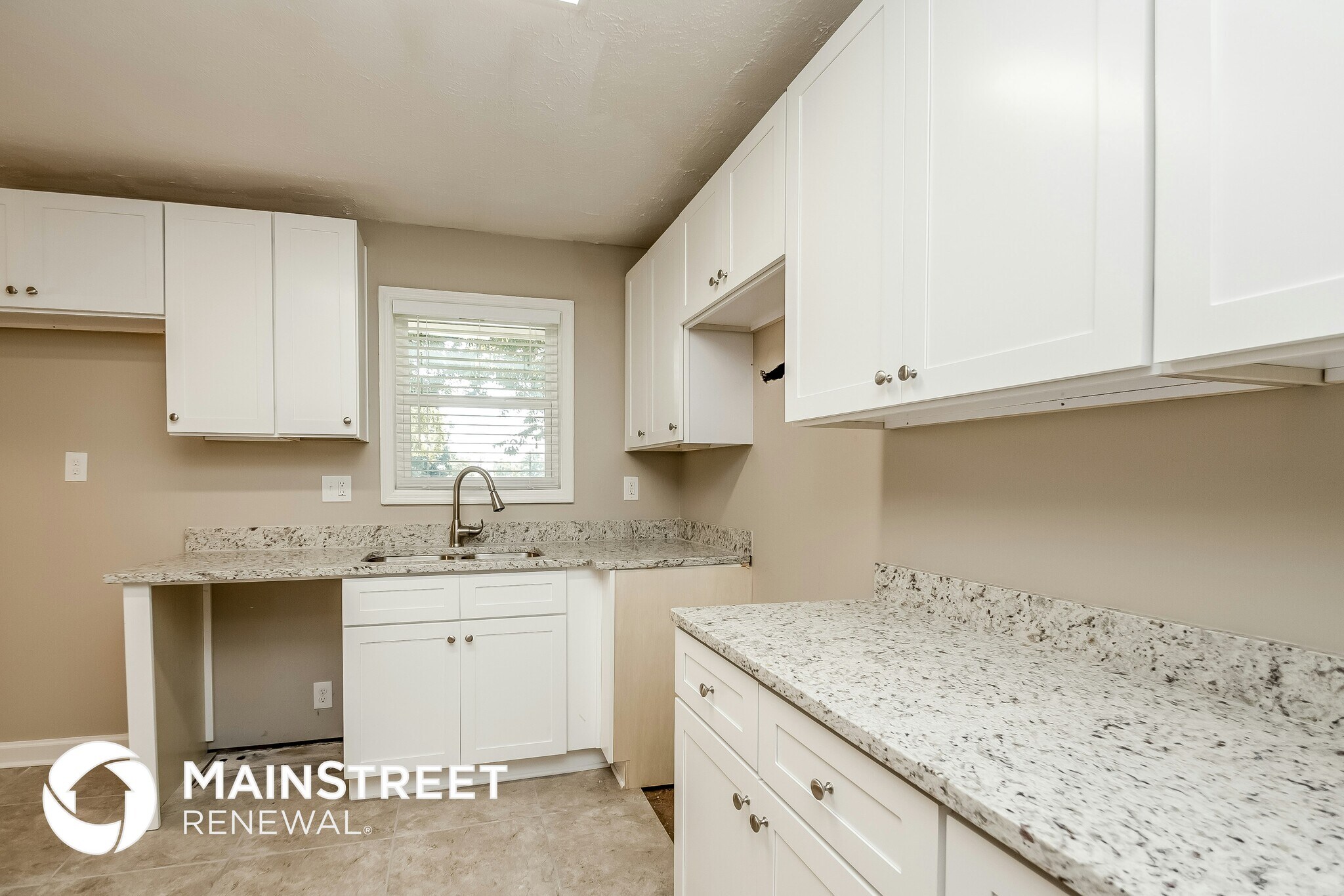 Building Photo - 204 Oxford Way