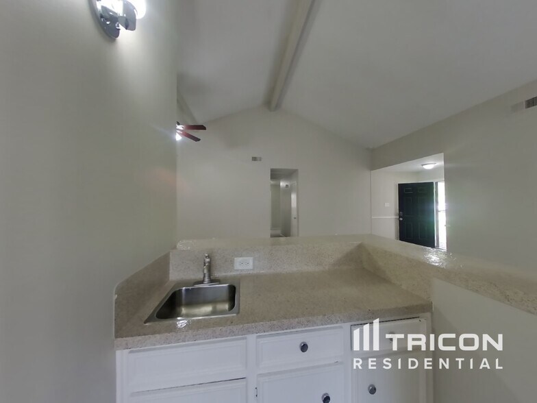 Building Photo - 6906 Falling Waters Dr