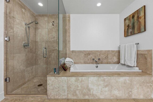 Building Photo - 210 Lee Barton Dr